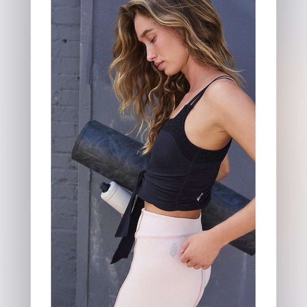 New Free People Fp movement Crowd Pleaser Cami In Black Sz M MSRP:$68 - Picture 4 of 10